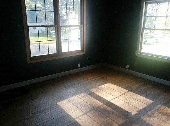 4th image of 2309 Rose Ave