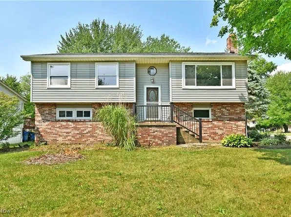 1783 Dumont Dr, Mineral Ridge, OH 44440