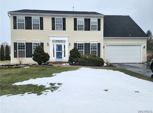5871 Pinehurst Ct, Lake View, NY 14085
