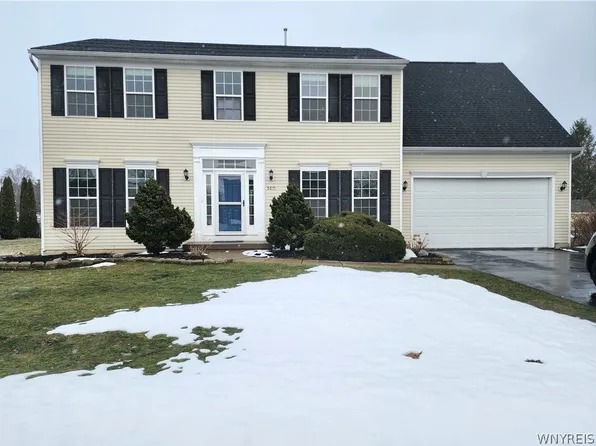 5871 Pinehurst Ct, Lake View, NY 14085