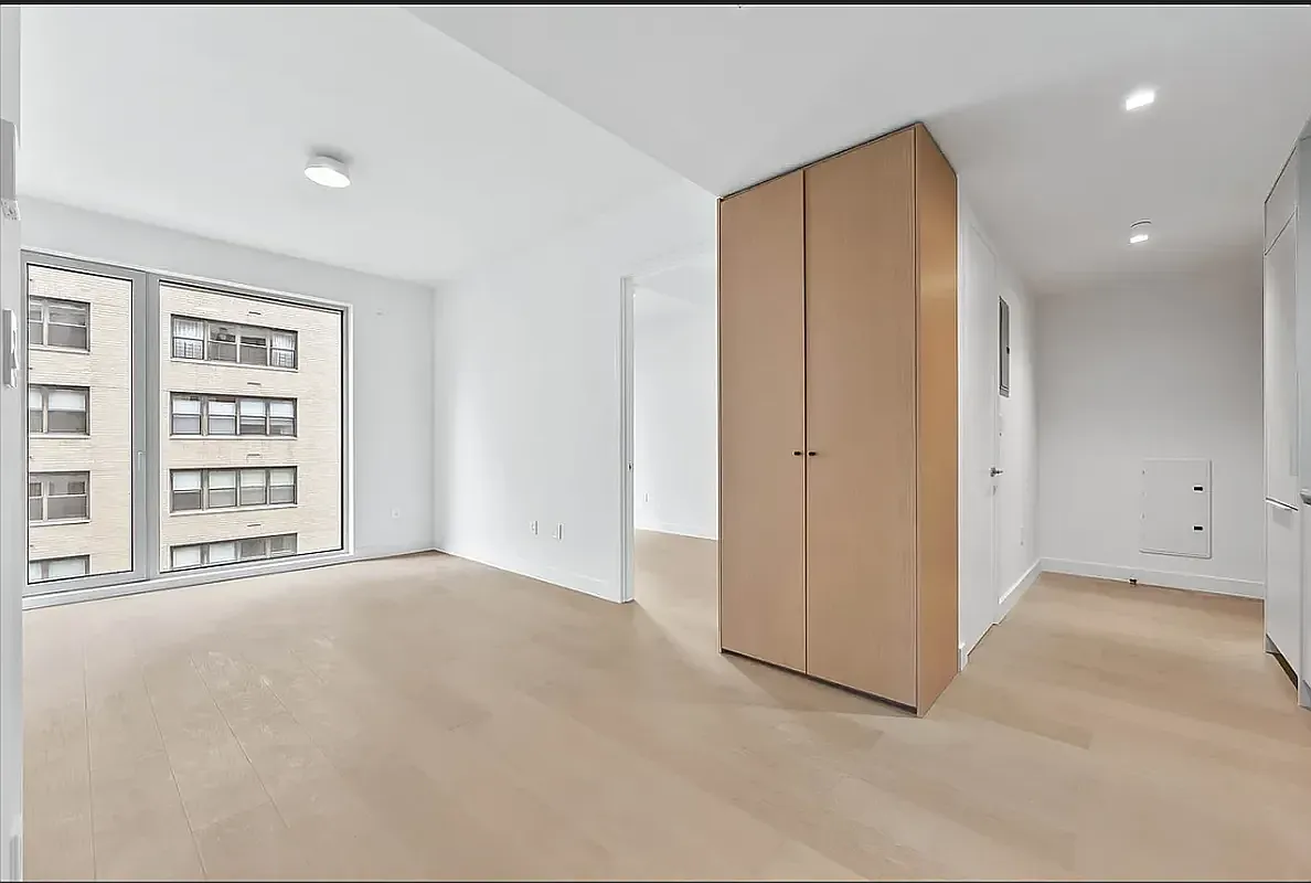 250 East 25th Street — Photo 2