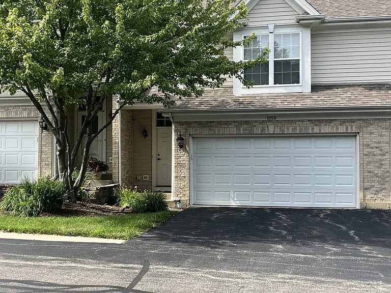1058 E Danbury Dr — Photo 1