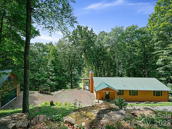 3rd image of 73 Oak Ridge Ct
