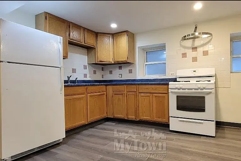 4704 N Rockwell St #G — Photo 3