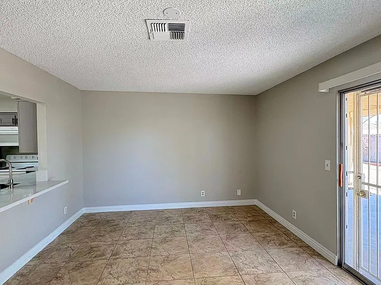 3564 Redwood St — Photo 9
