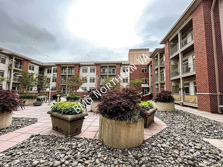 309 Holland Ln #105 — Photo 33