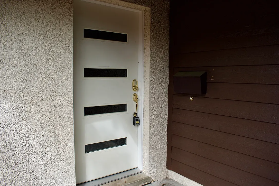 2 bed, 1049 sqft, $1,800 — Photo 4