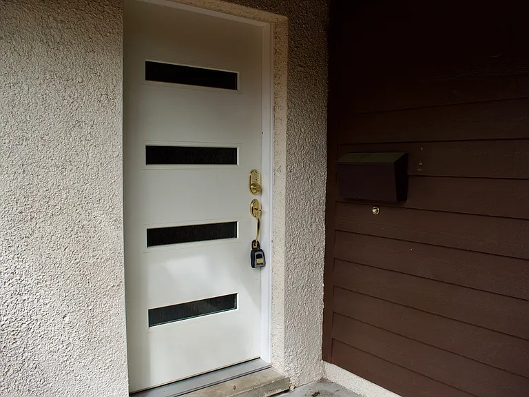 1561 Arcadia Dr — Photo 4