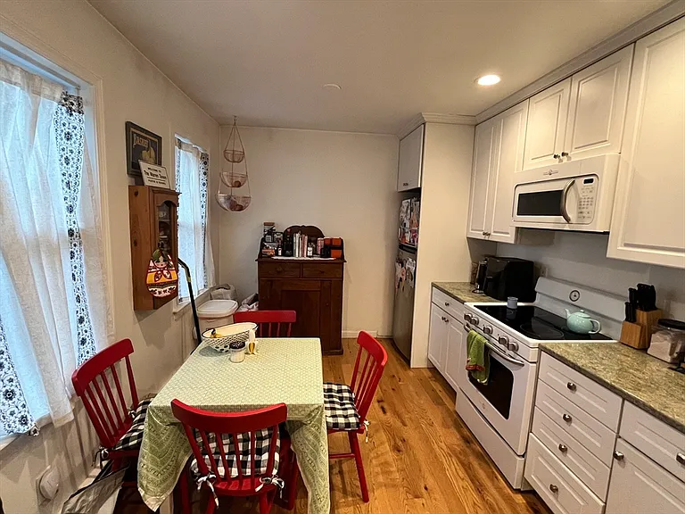115 Elm St #1 — Photo 6