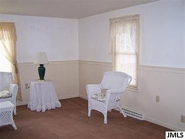 4th image of 124 E Grove Ave