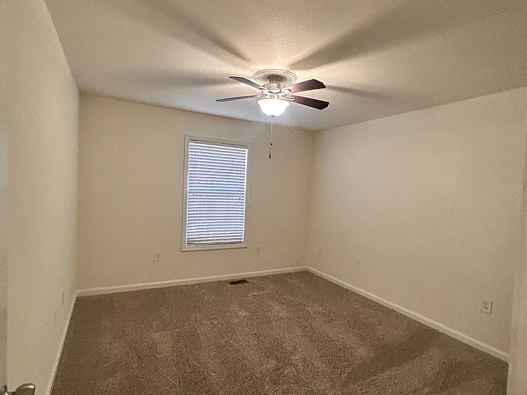 1261 Fords Pointe Cir #1261 — Photo 6