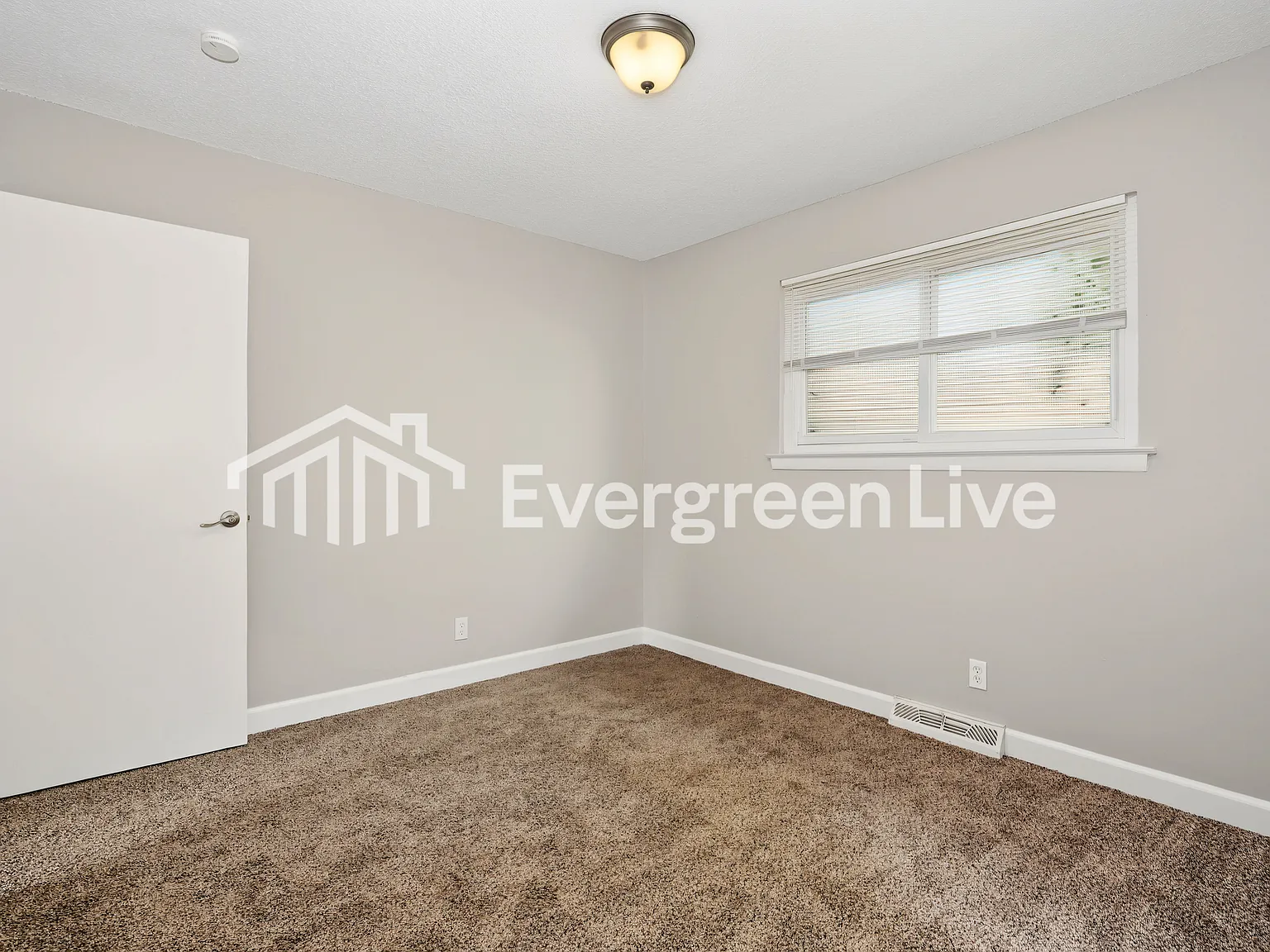 3 bed, 1.0 bath, 999 sqft, $1,595 — Photo 4