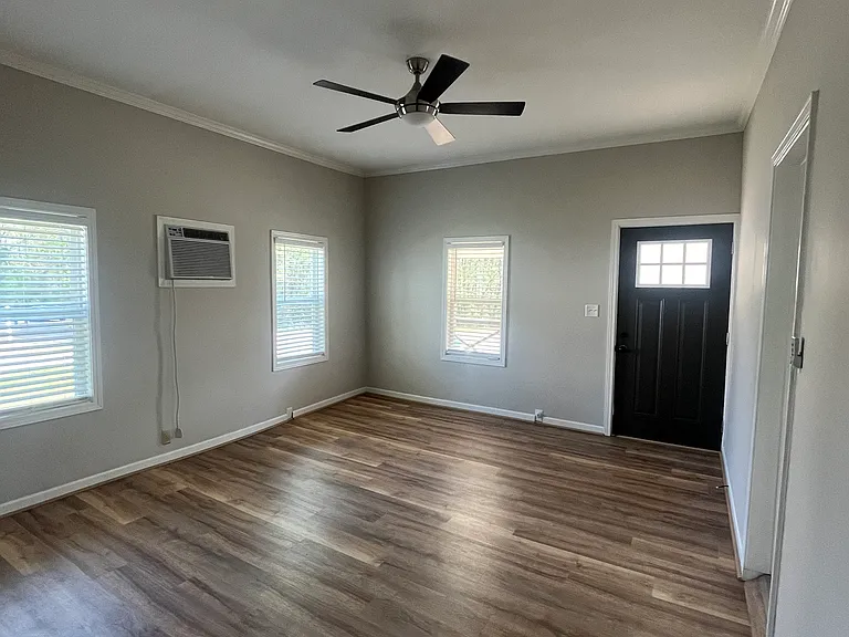 177 Eastbrook Dr — Photo 3