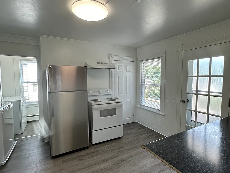 35 Maud St #2 — Photo 31