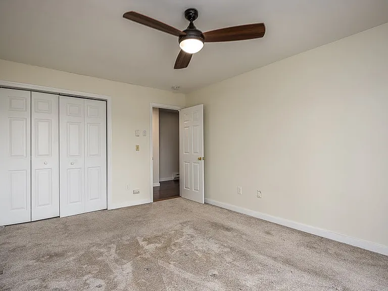 529 Fox Run Ln — Photo 13