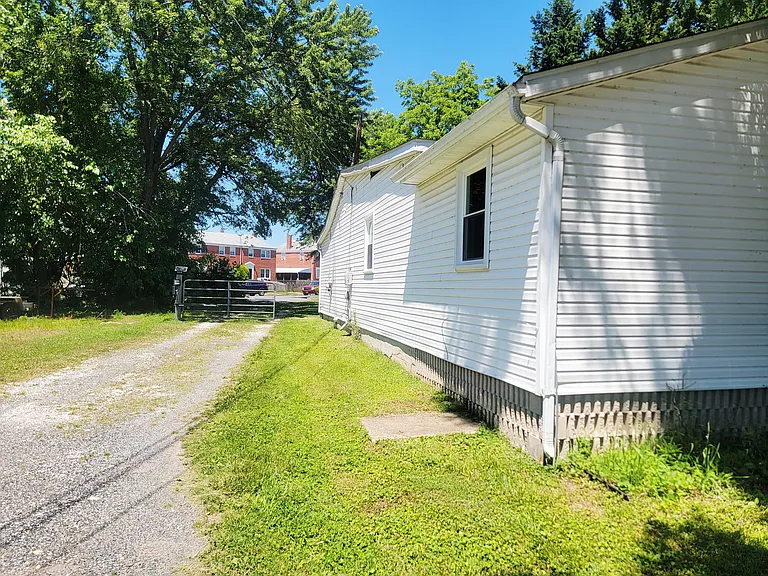 452 Graythorn Rd — Photo 16