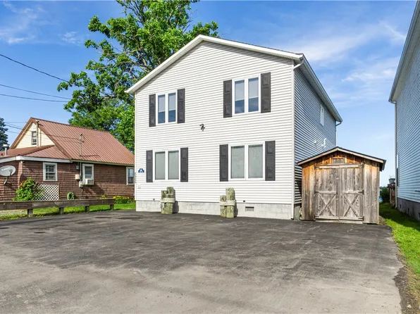 8986 Beach Rd, Brewerton, NY 13029