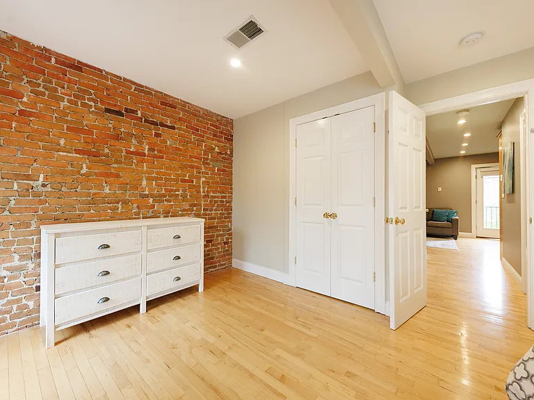 762 E 6th St #3 — Photo 10