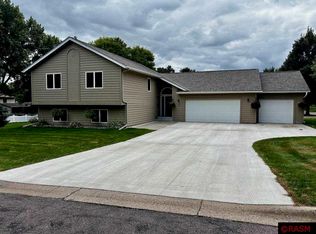720 Madison St, Saint Peter, MN 56082