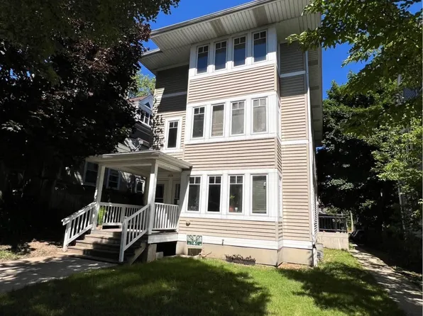 2910 N Newhall St, Milwaukee, WI