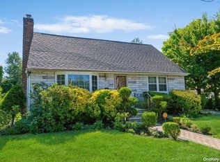 509 Ridge Rd, Elmont, NY 11003