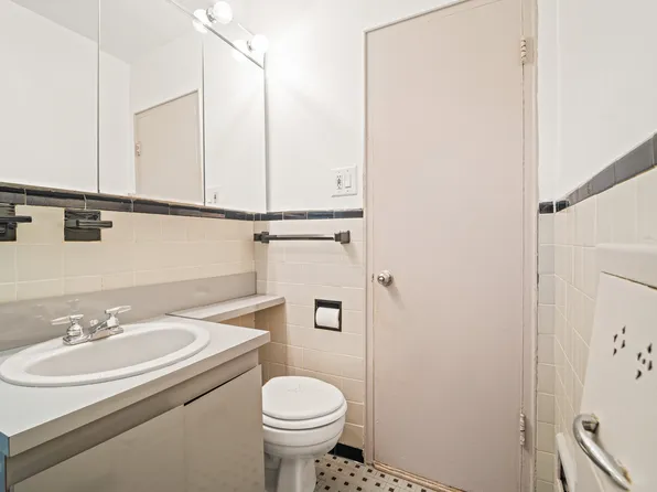 211-02 75th Avenue image 14 of 16