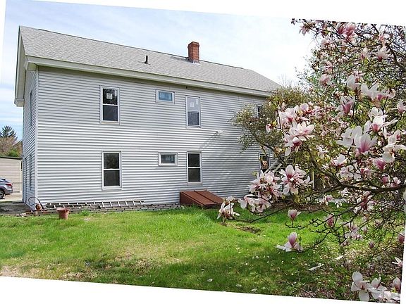 3rd image of 83 Oxford Ave