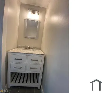 6 bed, 2000 sqft, $2,450 — Photo 3