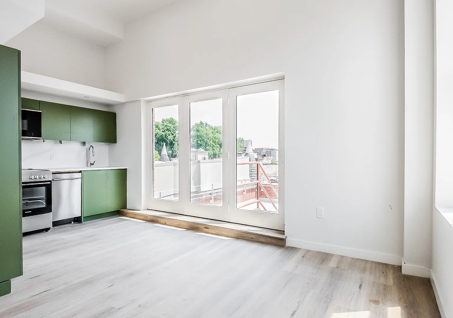 619 Throop Avenue — Photo 2