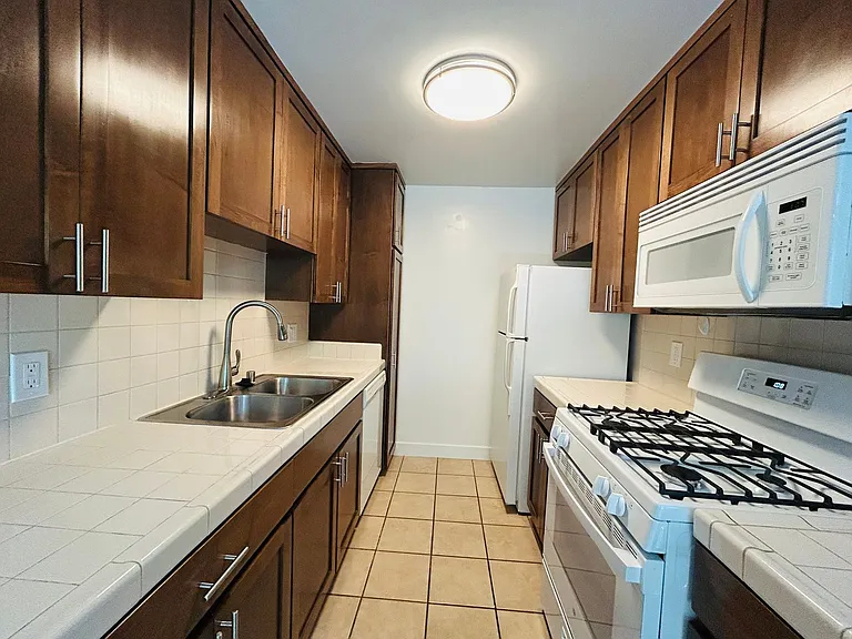 12720 Caswell Ave — Photo 8