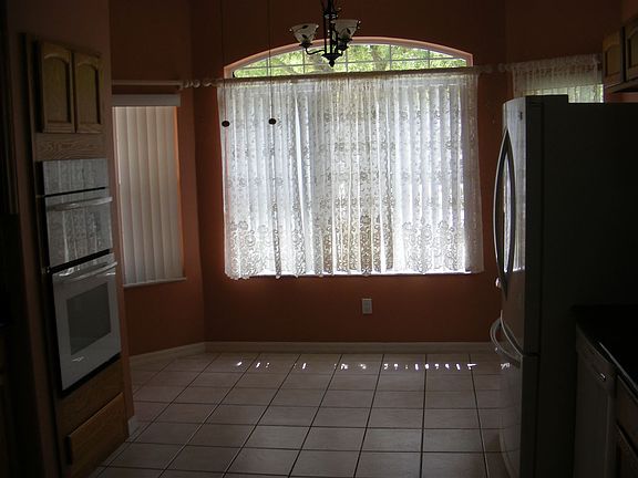 3rd image of 580 Boxwood Pl
