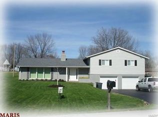 4 Harold Cir, O'Fallon, MO 63366