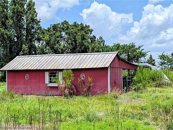 3rd image of 590 Green Acres Hls