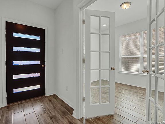 4th image of 1625 Lawnside