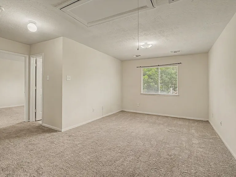 10840 Sycamore Dr N — Photo 24