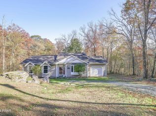 111 Merlin Rd, Greeley, PA 18425