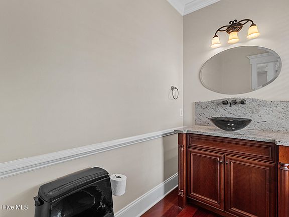5th image of 8222 Lakeview Drive