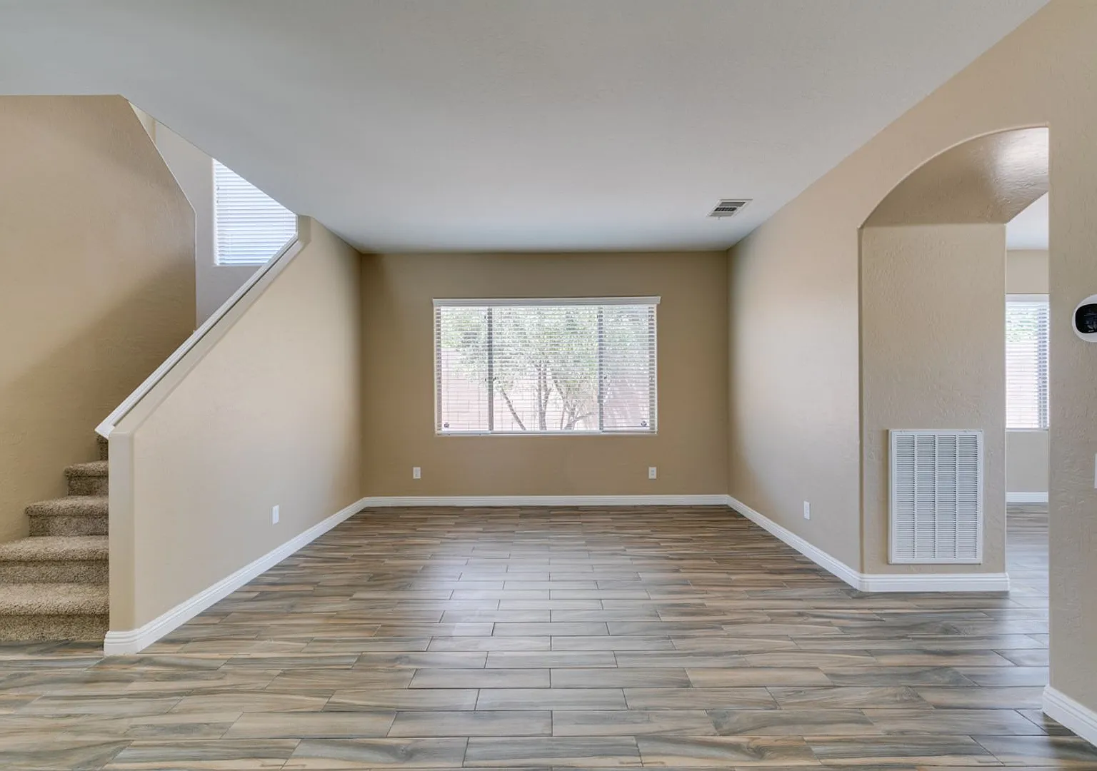 Gorgeous 2 Story Home*4 Bedrooms*Tons Of Upgrades*Stainless Steel Appliances* — Photo 4