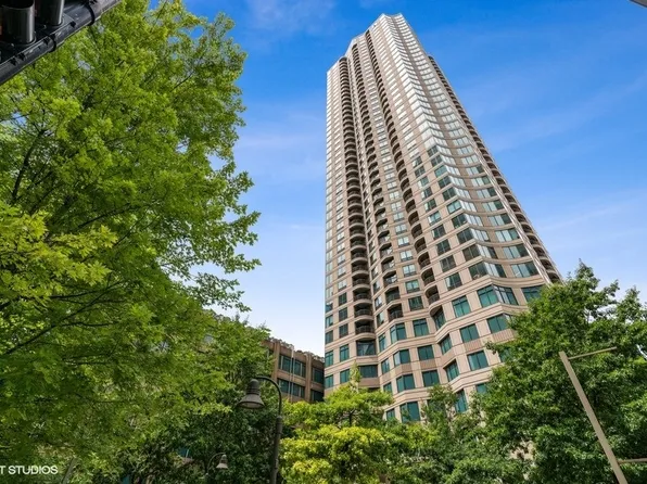 400 N La Salle Dr APT 3002, Chicago, IL 60654