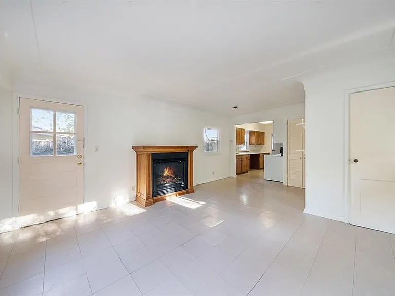 1404 Jorn Ct — Photo 5