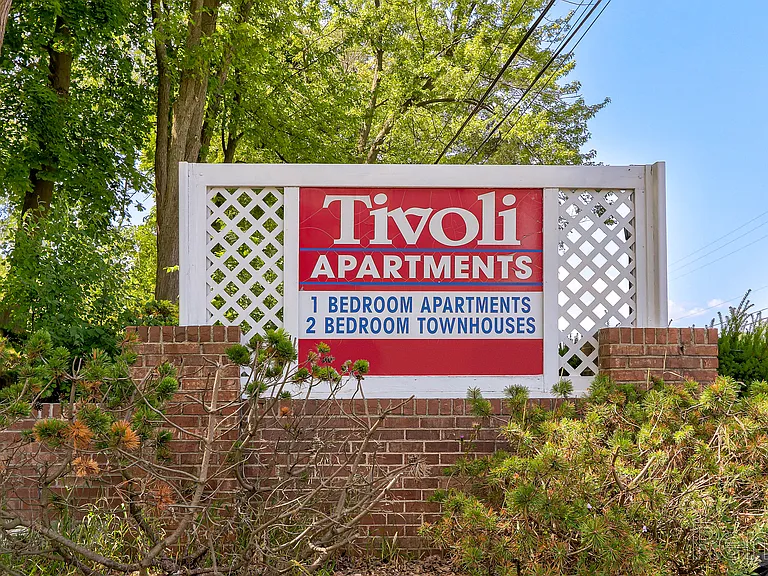 Tivoli Apartments — Photo 16