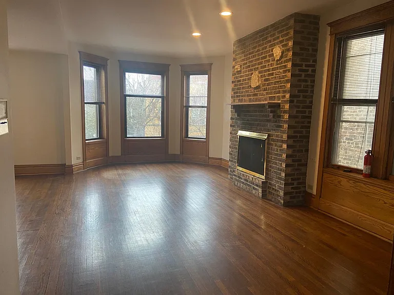 1031 W Dakin St #2 — Photo 4