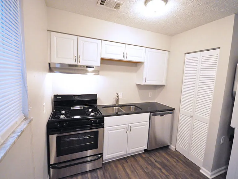 1332 Courtland Ave #D — Photo 7