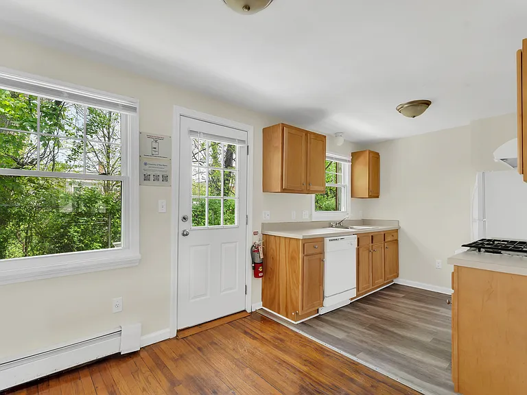 Savin Court Apartments — Photo 24