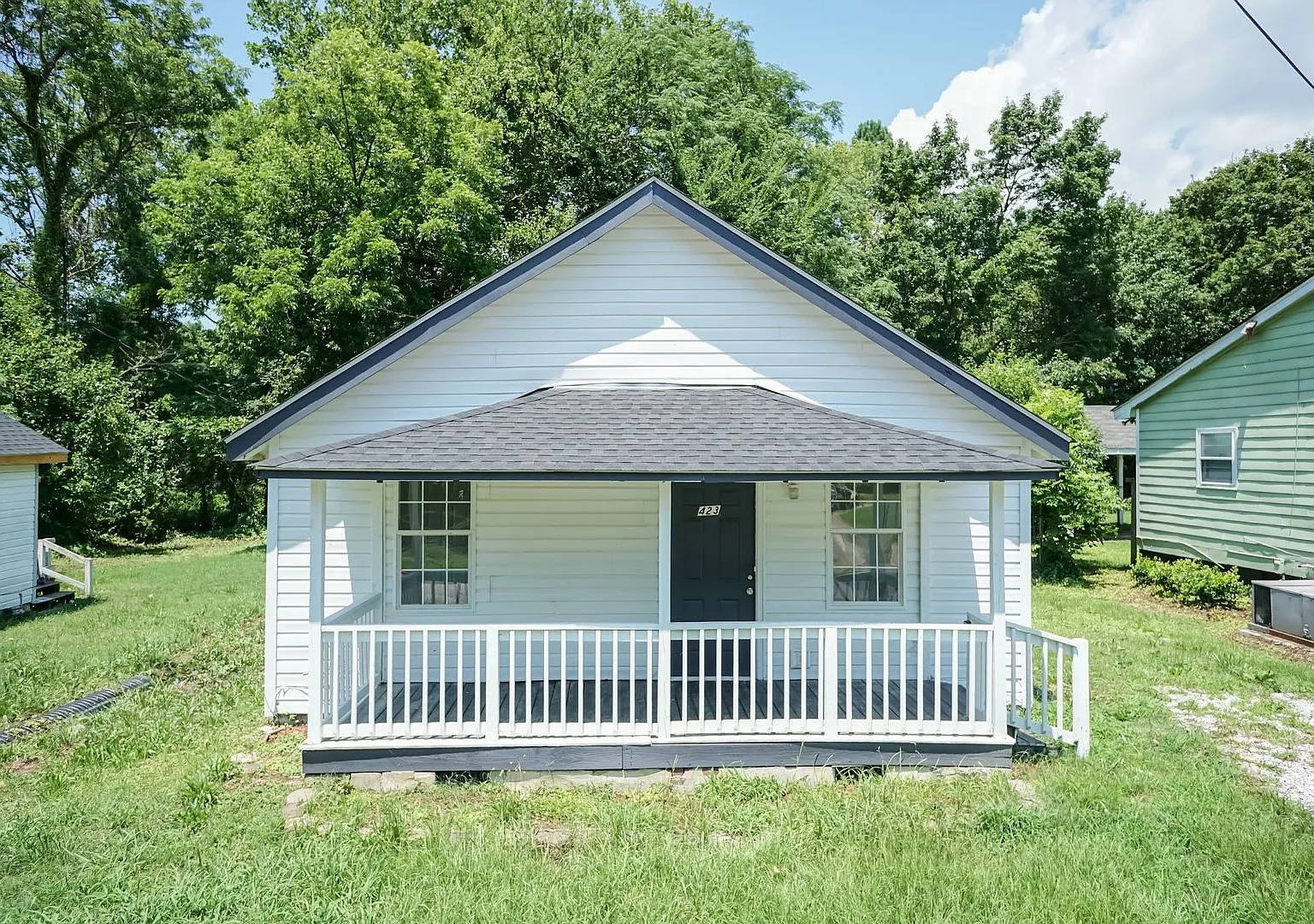 Three Bedroom Home! — Photo 1