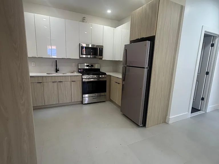 100 Ingraham Pl #1R — Photo 2