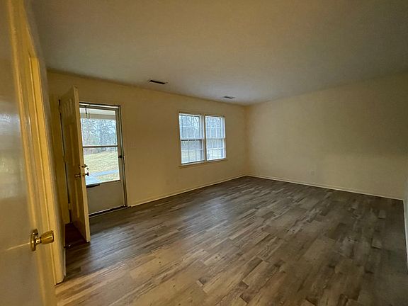 4th image of 225 Ventura Dr #7