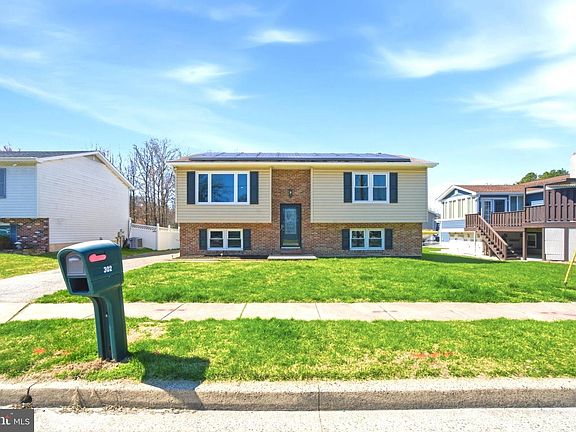 4th image of 302 West Rd