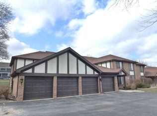 5830 Doe Cir, Westmont, IL 60559