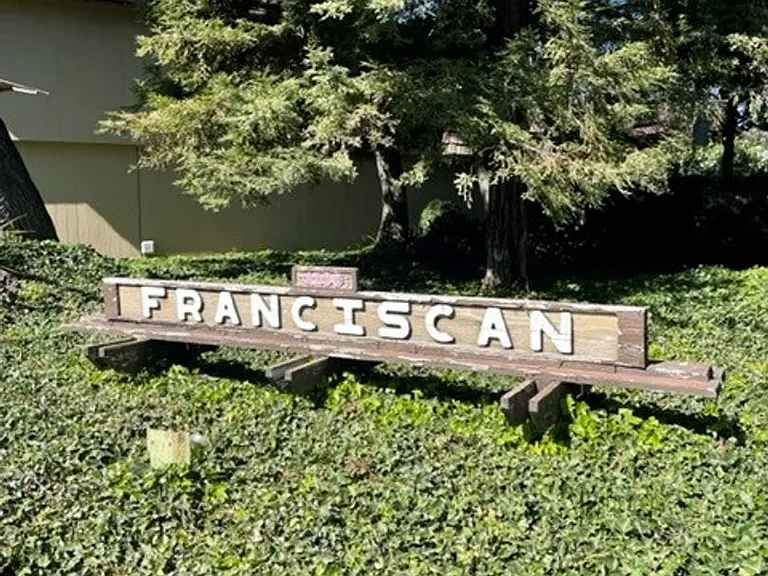 Franciscan — Photo 12